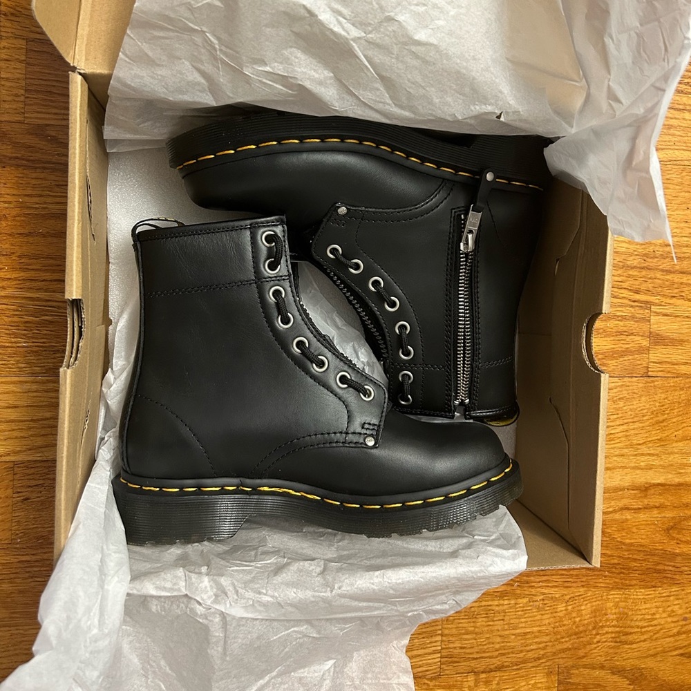 Dr. Martens WOMEN'S DOUBLE ZIP LEATHER LACE UP BOOTS - Picture 1 of 7